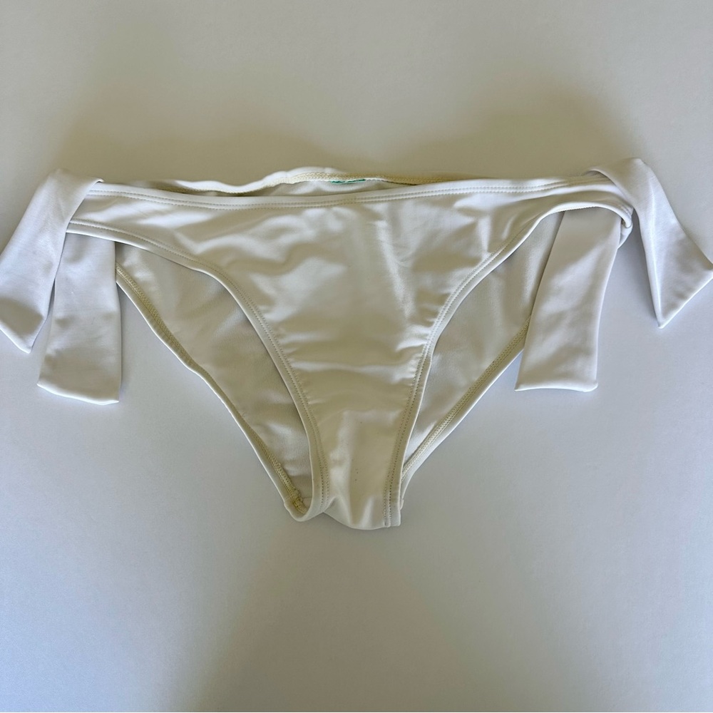 White Polka Dot String Bikini Set With Tie Side Bottoms Adjustable Halter Size M - Picture 6 of 13